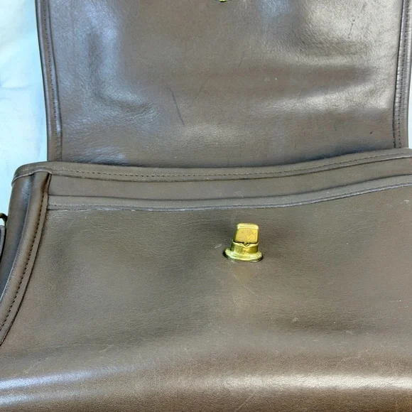 Coach Vintage Court Taupe Brown Leather 9870 Hangtag Brass Crossbody Strap Slots - Picture 14 of 16